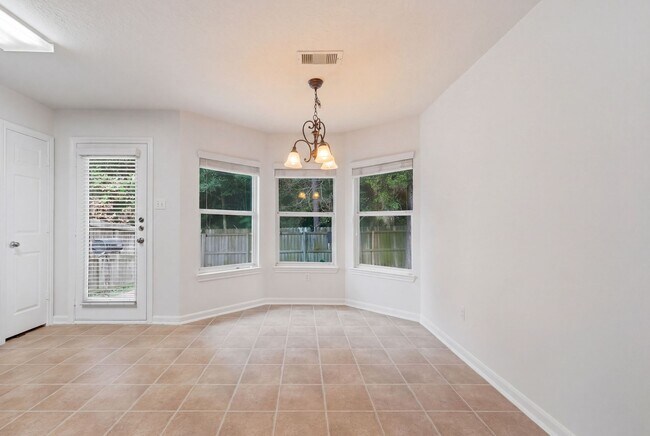 Building Photo - 1004 Oak Glen Dr