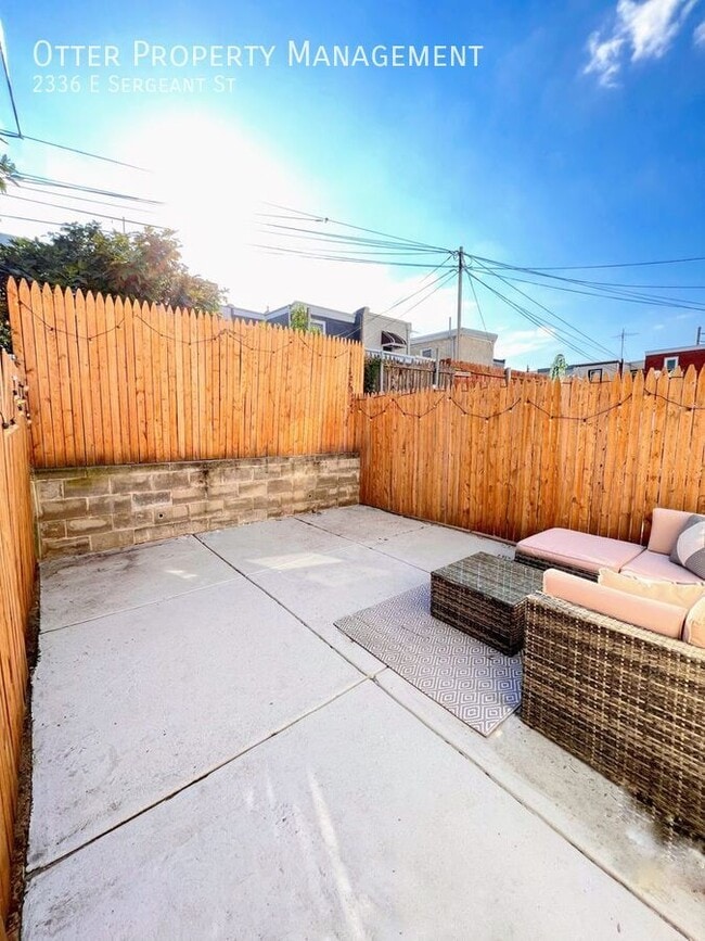 Building Photo - 2336 E Sergeant St