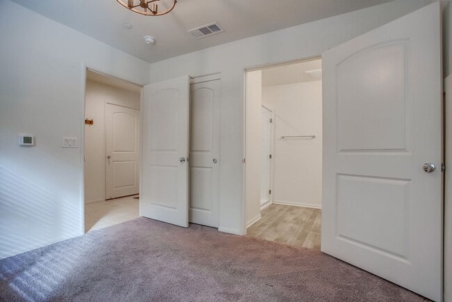 Building Photo - Beautiful 4 Bedroom Townhome! Built in 202...