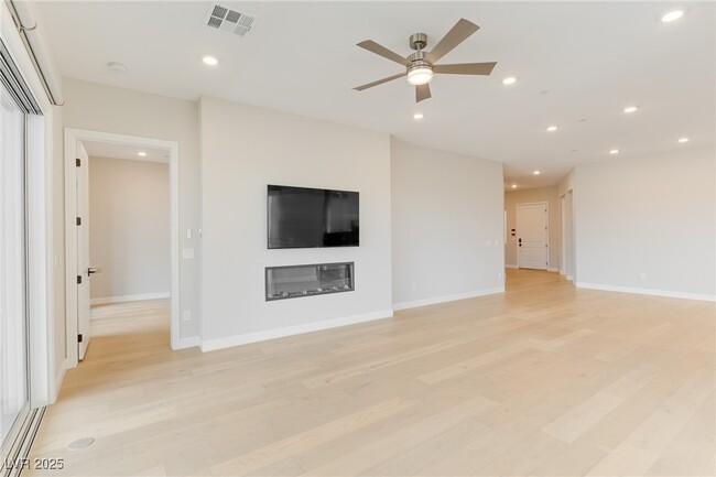 Building Photo - 9133 Las Manaitas Ave
