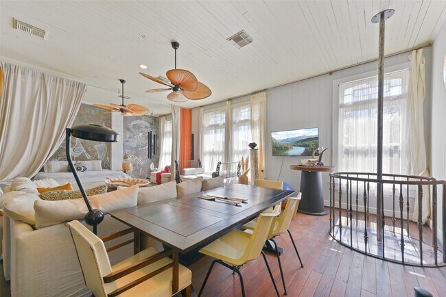 Building Photo - 1614 Avenue K