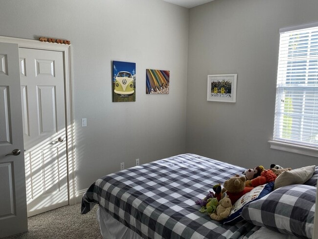 Building Photo - Secluded 4 Bed 3.5 Bath Near MacDill