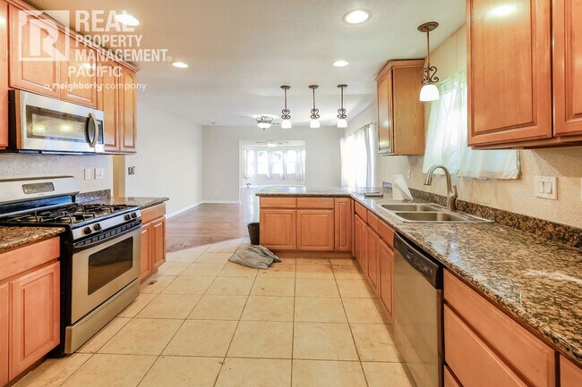 Building Photo - Charming 3-Bedroom Home in Glenview