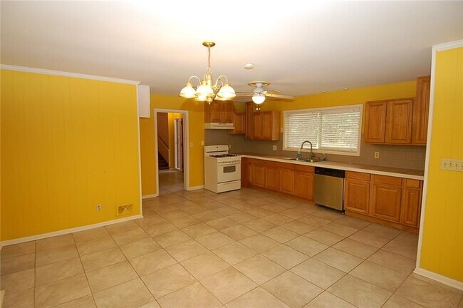 Building Photo - 3922 Safari Ct