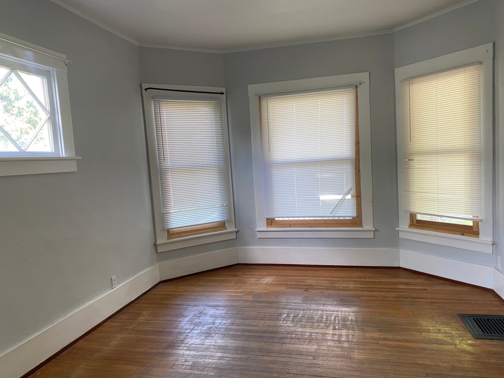 Master Bedroom - 424 E Maumee St