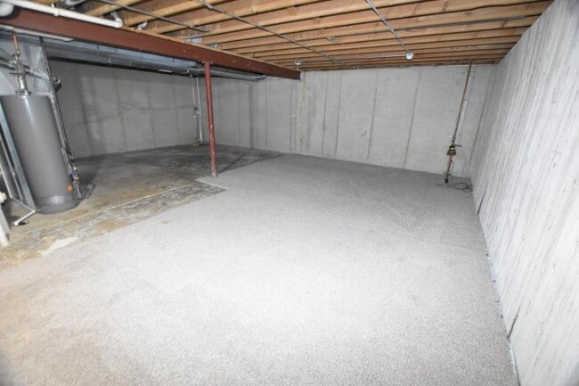 Building Photo - 24 Waterbury Cir