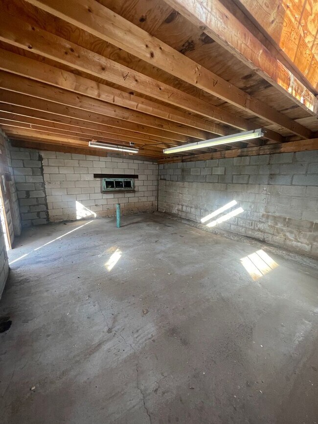 Building Photo - Casa Alegre 2 bedroom, 1 bath on Osage. Ha...