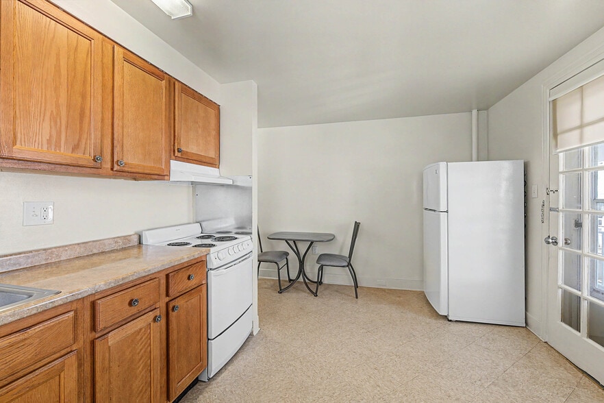 Building Photo - 25 S Kingston Ave