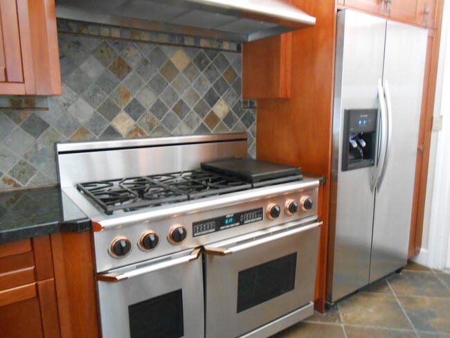 Building Photo - Stunning 3-Bed/2-Bath Entertainer's Dream ...