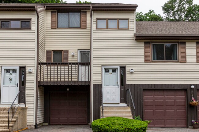 Building Photo - 1 Oak Frst Dr
