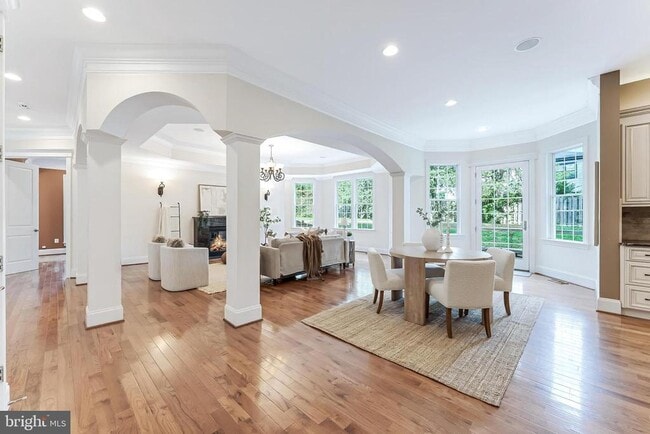 Building Photo - 829 Golden Arrow St