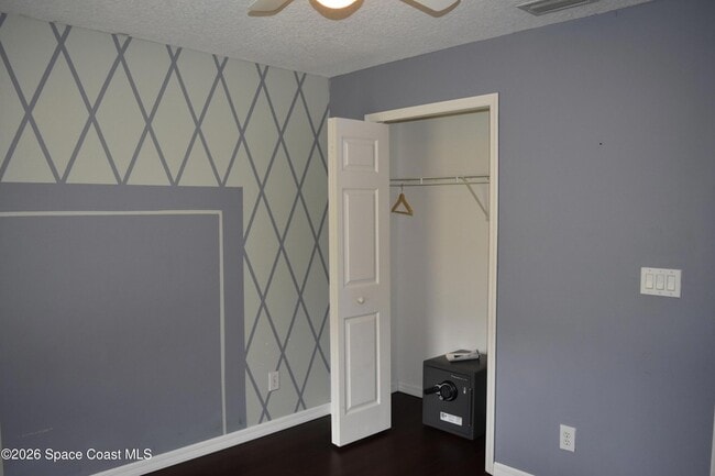 Building Photo - 2749 Freehold Ave SE