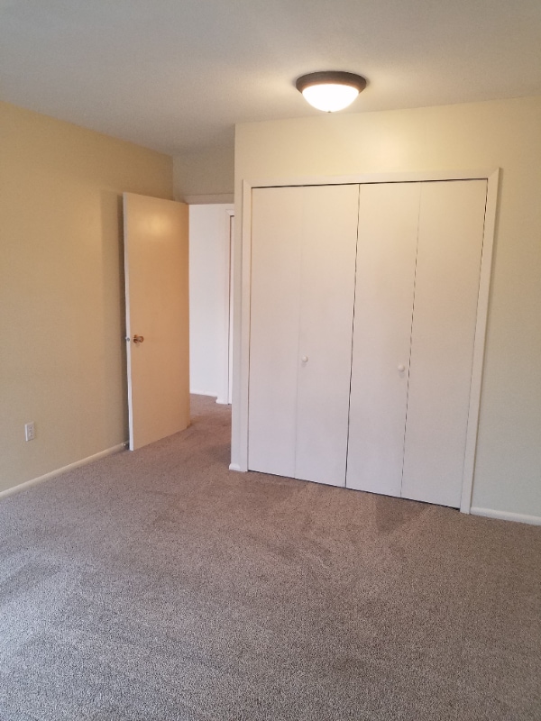 Building Photo - 930 6th St S