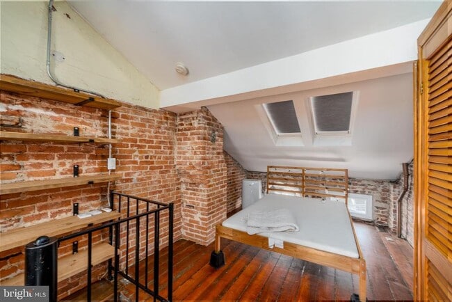 Building Photo - 840 Tyson St