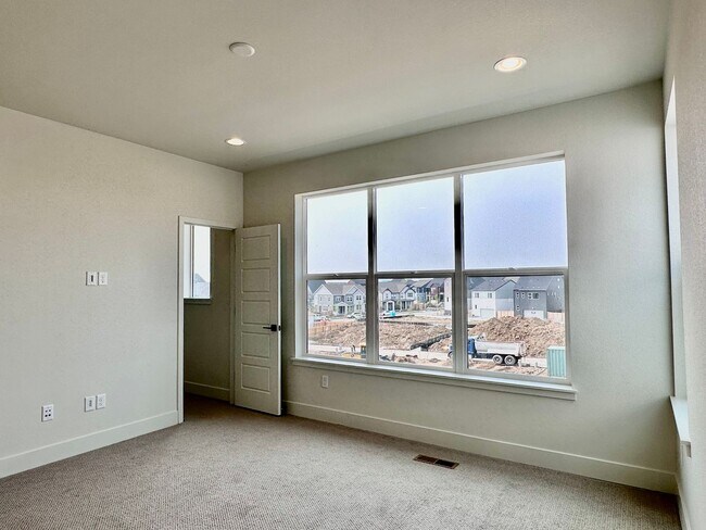 Building Photo - Luxury 3 Bedroom Townhome in the Heart of ...