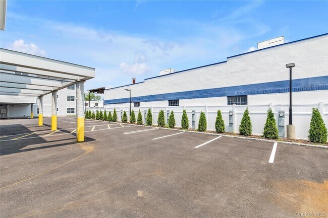 Building Photo - 20 Secatoag Ave