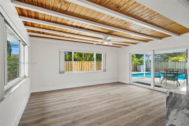 Building Photo - 251 SE 7th St