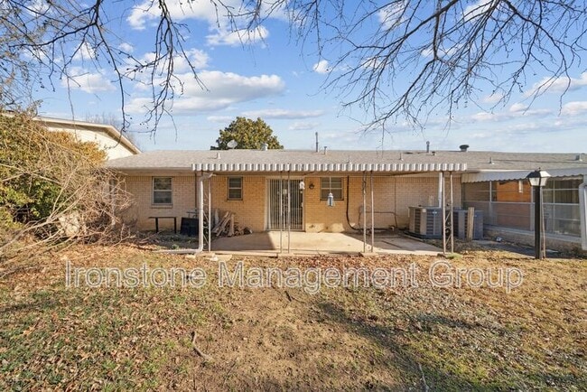 Building Photo - 5822 E 35th St