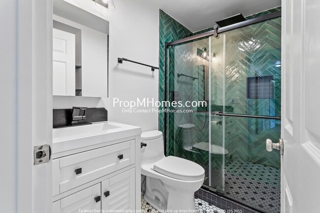 Building Photo - Beautifully Updated Condo in Multnomah Vil...