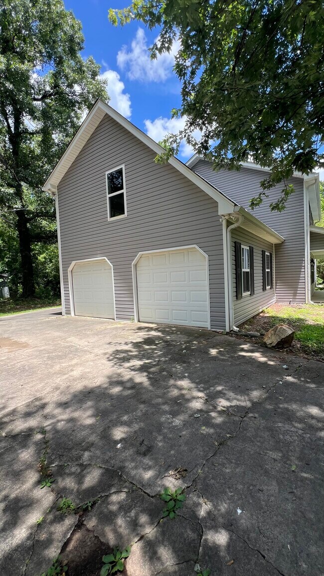 Building Photo - 175 Ridge Rd