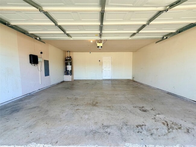 Building Photo - 2200 Lookout Ln