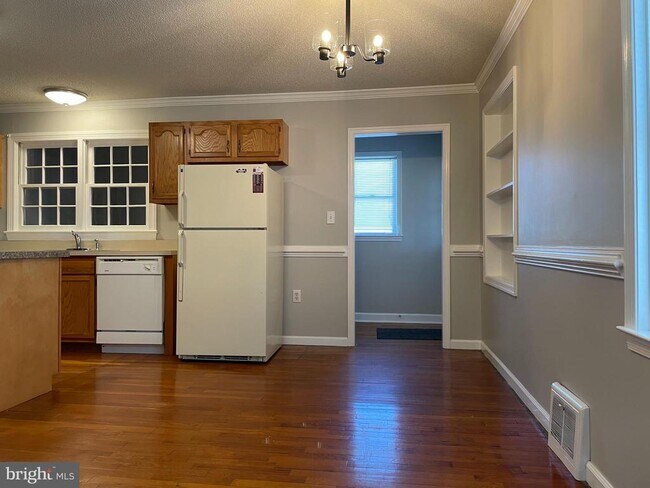 Building Photo - 573 Fairfax Pike