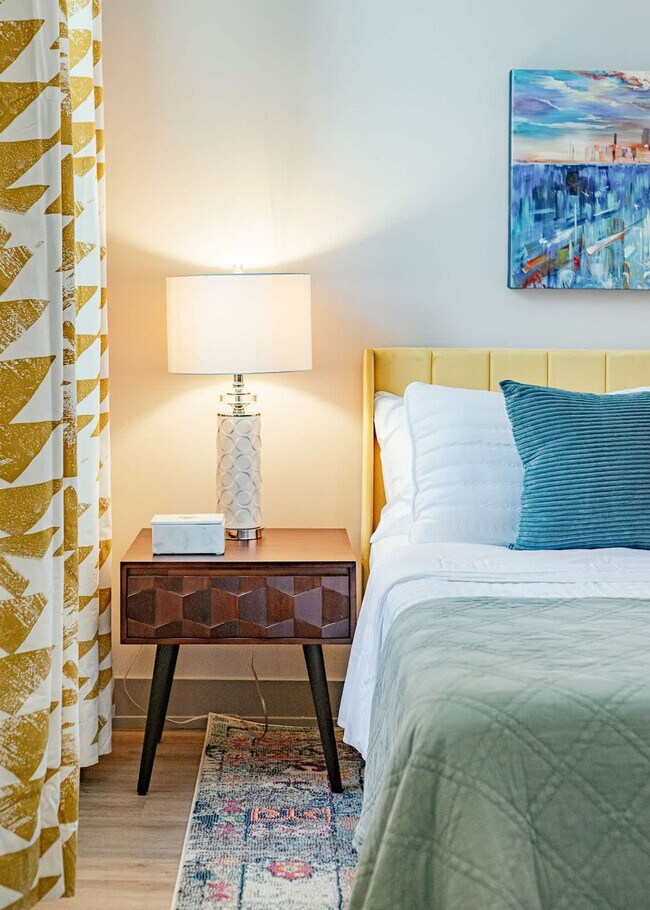 Building Photo - 1954 W North Ave