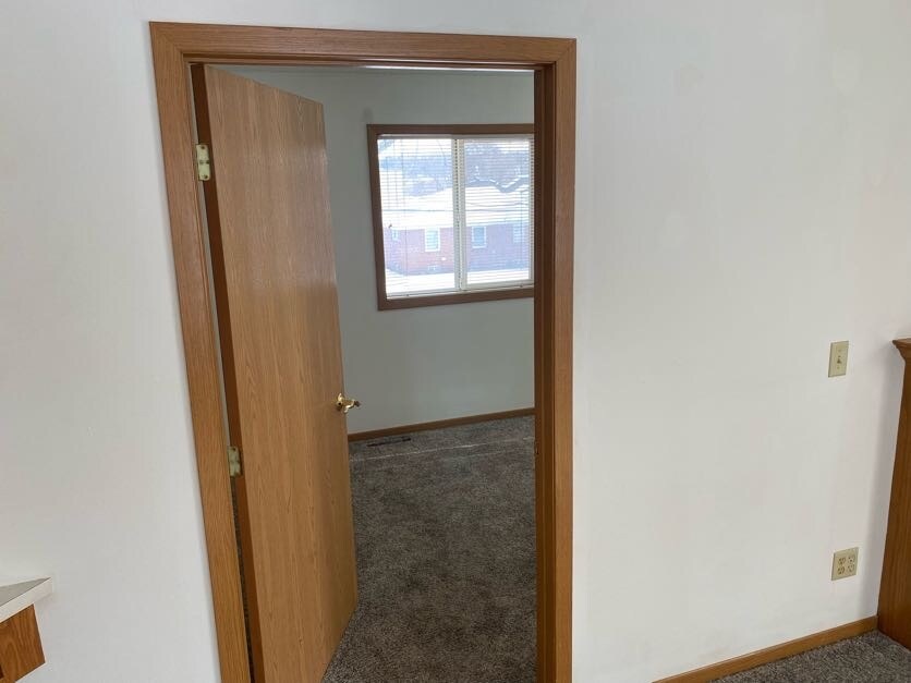 Building Photo - 106 5th Ave S