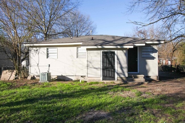 Building Photo - 6509 Tracy Ave