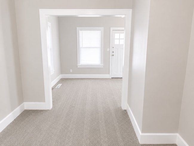 Building Photo - Cute Two Bedroom Home