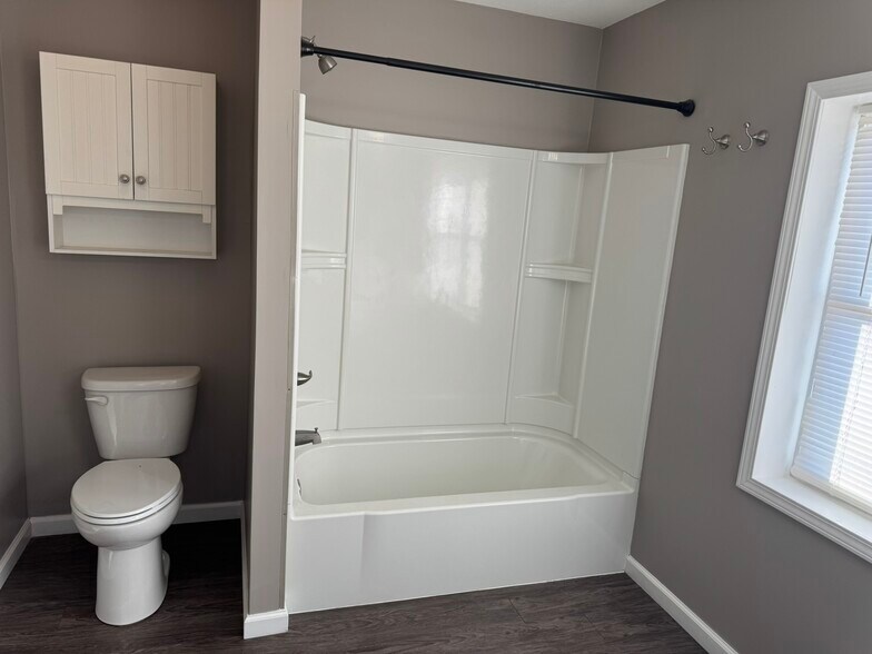 Building Photo - 1311 Devils Glen Rd