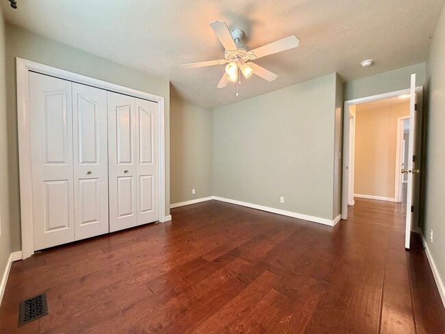 Building Photo - 961 Golden Pheasant Dr