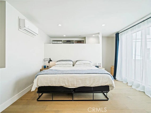 Building Photo - 811 1/2 North Detroit Street, Los Angeles, CA 90046 - 3 BR 3 BA house