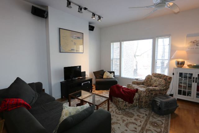 Building Photo - 1407 N Wicker Park Ave