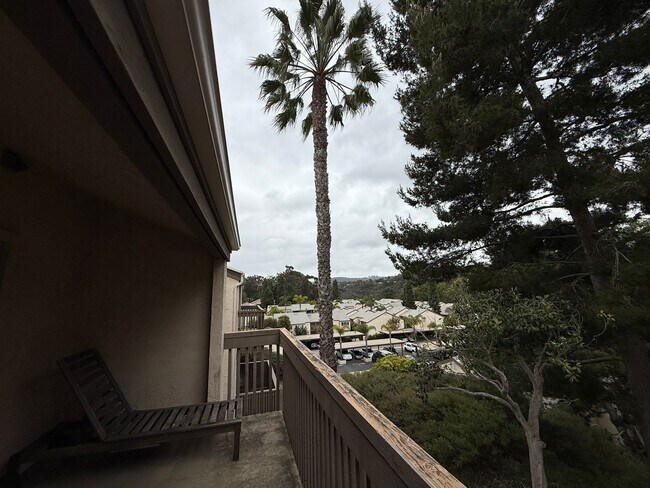 Building Photo - Recently Remodeled Condo in Villa La Jolla...