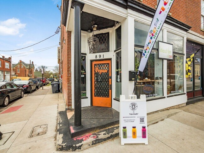 Building Photo - 848 Oak St