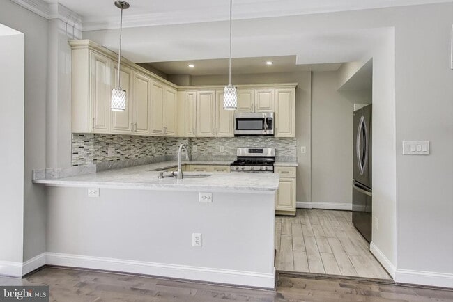 Building Photo - 317 Todd Pl NE