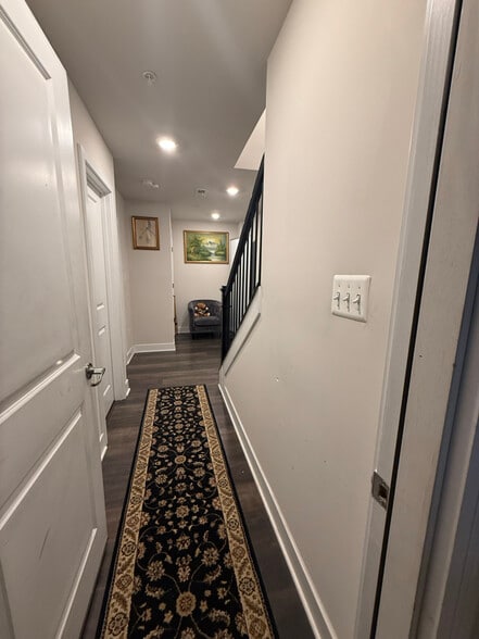 Building Photo - 7852 Johnnycake Rd