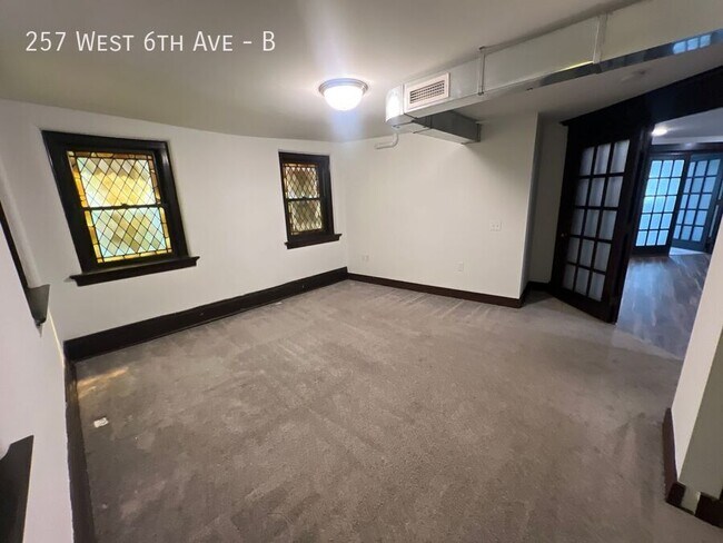 Building Photo - 257 W 6th Ave