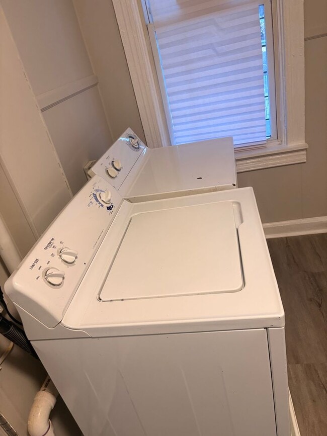 Building Photo - Spacious Baltimore Rowhome with Modern Updates – Available Now in Reservoir Hill