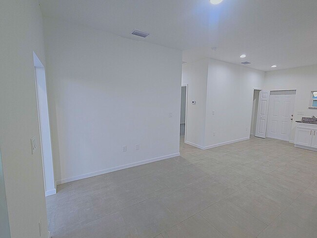 Building Photo - 4111 8th St SW