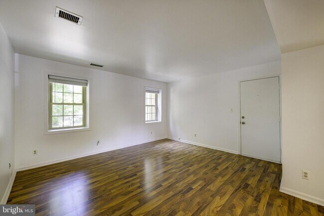 Building Photo - 1403 E Abingdon Dr