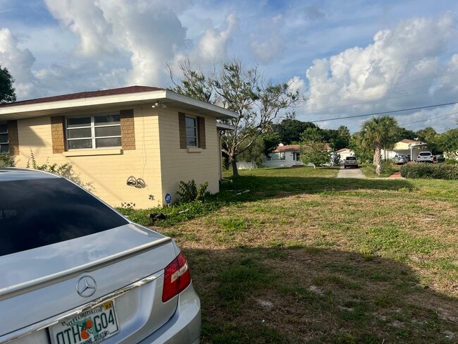 Building Photo - 2326 Cres Ridge Rd