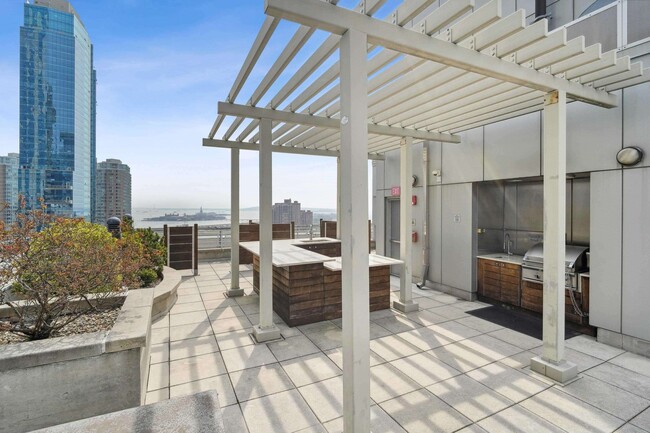 Building Photo - 105 Greene St