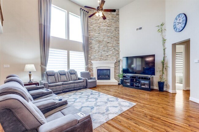 Building Photo - 2490 Stonybrook Dr