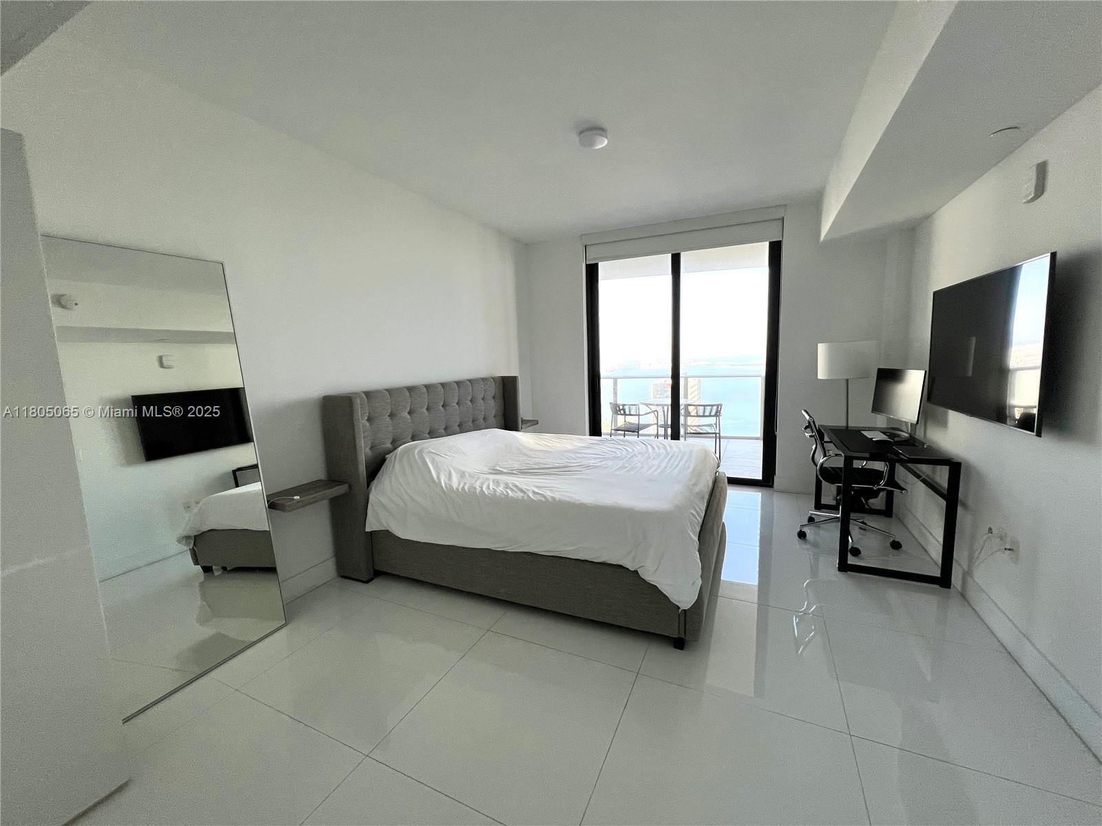 Building Photo - 1010 Brickell Ave