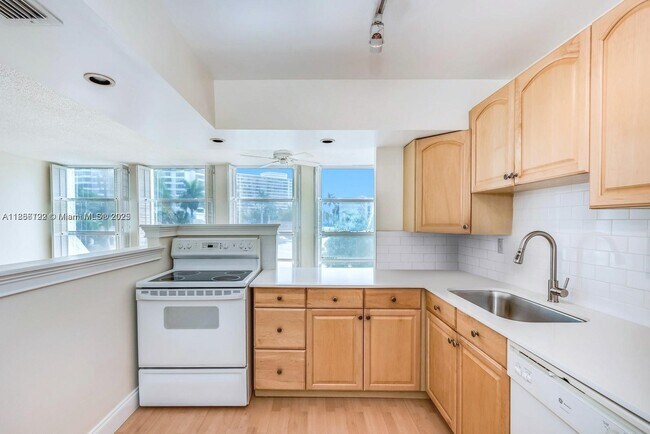 Building Photo - 801 Three Islands Boulevard