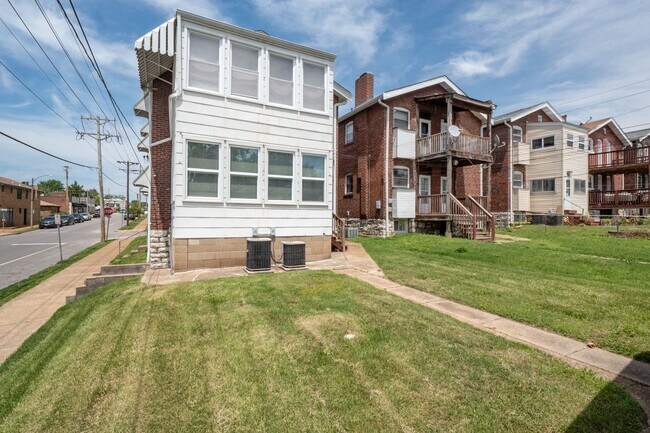 Building Photo - 5352 Itaska St