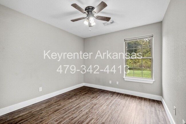 Building Photo - 445 Oakwoods Dr