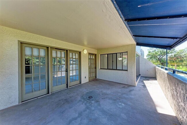 Building Photo - 835 S Osprey Ave